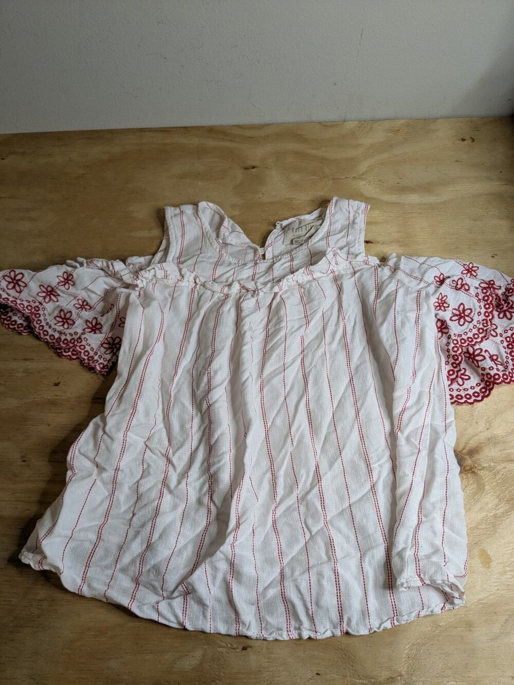 Moon River Juniors Top Sz XS Peasant Blouse Cold Shoulder Sleeve White Red